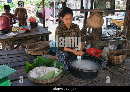 Making handmade rice flour noodles, Siem Reap, Cambodia Stock Photo