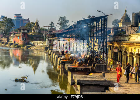 Hindu cremation rituals  at the banks of Bagmati river at Pashupatinath Temple complex in Kathmandu Stock Photo