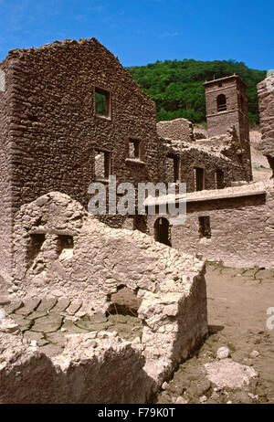 Italy, Tuscany, Lago di Vagli Lake, Ruins of Fabbriche di Careggine Stock Photo
