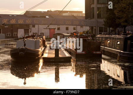 On the meeting of the Great Union Canal and the Regent's Canal is a little cul-de-sac known as Paddington Basin. Stock Photo