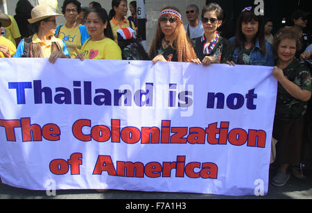 Bangkok, Thailand. 27th Nov, 2015. A supporter show text for resist during Buddha Isara delivered documents to the US Embassy regarding to the attitude of Mr. Glyn T. Davies, US Ambassador to Thailand. Credit:  Vichan Poti/Pacific Press/Alamy Live News Stock Photo