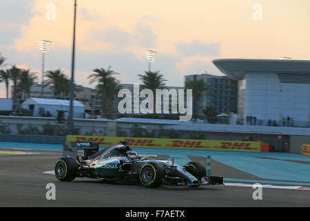 Yas Marina Circuit, Abu Dhabi. 27th Nov, 2015. FIA Formula 1 grand Prix of Abu Dhabi. Friday practise rounds. Mercedes AMG Petronas - Lewis Hamilton Credit:  Action Plus Sports/Alamy Live News Stock Photo