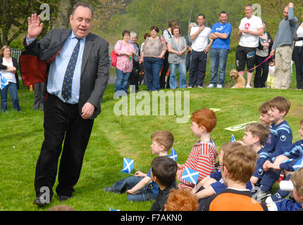 Alex Salmond MP with a group of children at an Easter photocall before the Scottish elections in 2011. Stock Photo