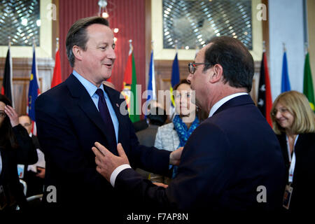 Valetta, Malta. 27th November, 2015. British Prime Minister David Cameron (L) talks with French President Francois Hollande before the Climate Action Special Executive Session at the Commonwealth Heads of Government Meeting (CHOGM) in Valletta, Malta, on Nov. 27, 2015. (Xinhua/Jin Yu) Credit:  Xinhua/Alamy Live News Stock Photo