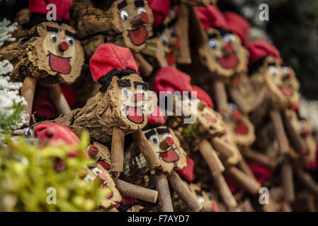 Barcelona, Catalonia, Spain. 27th Nov, 2015. 'Tio Caganer', typical Catalan nativity figures, at a stand as Barcelona's Santa Llucia Christmas market opens its doors in front of the Cathedral - The festive season 2015 gets underway in Barcelona as Christmas lights and trees are switched on in the streets © Matthias Oesterle/ZUMA Wire/Alamy Live News Stock Photo