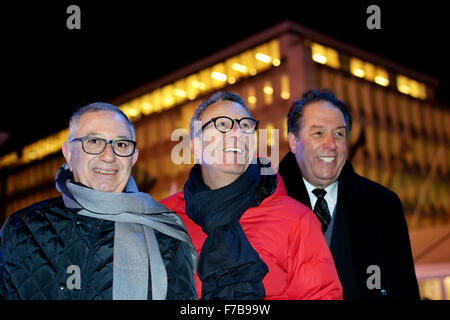 Brussels, Belgium. 27th November, 2015. Mayor of Brussels Yvan Mayeur visits opening of Christmas Market and ice rink for skating on Place de la Monnaie on 27 November, 2015 in Brussels, Belgium Credit:  Skyfish/Alamy Live News Stock Photo