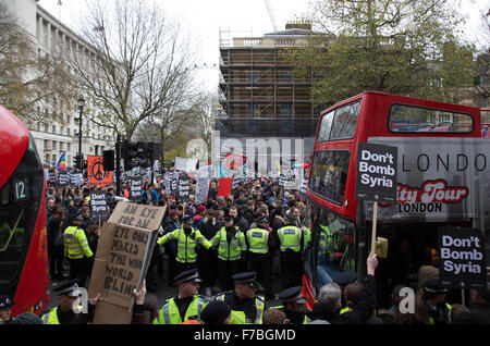 Whitehall, London, UK. 28th November 2015. A general view of the people in Don't Bomb Syria, protest opposite Downing Street, with speakers including actor Mark Rylance, Tariq Ali, Owen Jones and Brian Eno. Credit:  Michela Bergamaschi/Alamy Live News Stock Photo