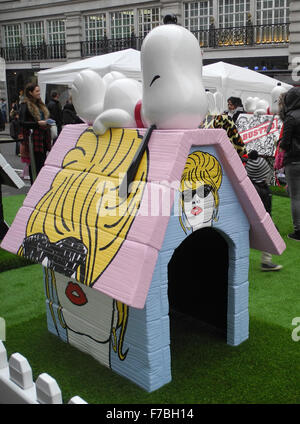 London, UK. 28th Nov, 2015. The 'Snoopy Darling' dog house (front) designed by British actress Joanna Lumley is on display prior to the theatrical release of 'The Peanuts Movie' in London, England, 28 November 2015. About a dozen of the colourful houses are to be auctioned off through the internet, with the proceeds to be donated to relief organisations. Photo: TERESA DAPP/dpa/Alamy Live News