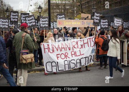 10 Downing Street, London, UK 28th November 2015. People hold signs at the anti-war demonstration. LOUISA BREMNER/Alamy Live news Stock Photo