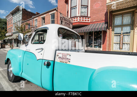 Restored Studebaker truck by Ice Cream Parlour Main Street Hannibal Missouri USA historic hometown of Mark Twain. Stock Photo