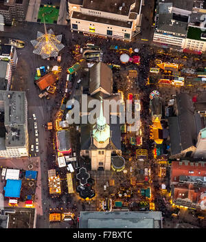 Christmas market between Reinoldikirche and St.Marien Church, Christmas market on the Hansaplatz in Dortmund, Dortmund, Stock Photo