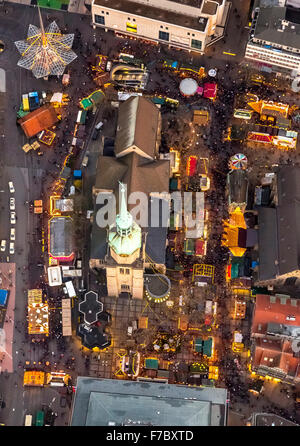 Christmas market between Reinoldikirche and St.Marien Church, Christmas market on the Hansaplatz in Dortmund, Dortmund, Stock Photo