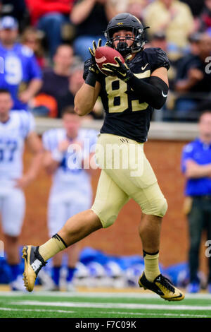 Wake Forest tight end Cam Serigne (85) makes a touchdown catch during ...