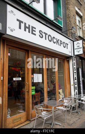 London, UK. 28th Nov, 2015. The Stockpot, a much-loved bistro in Old Compton Street, Soho, serving a selection of cheap and cheerful predominantly British food in relaxed and friendly surroundings since the late 1950s, will close on 29th November. Credit:  Mark Kerrison/Alamy Live News