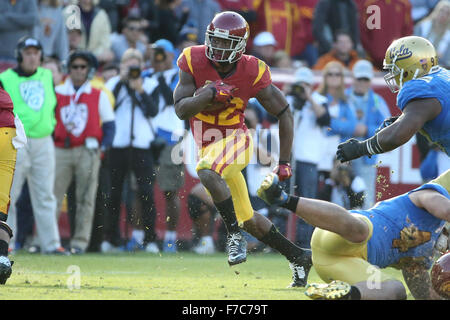 Los Angeles, CA, US, USA. 28th Nov, 2015. November 28, 2015: USC Trojans running back Justin Davis (22) finds a big hole in the game between the UCLA Bruins and the USC Trojans, The Coliseum in Los Angeles, CA. Photographer: Peter Joneleit for Zuma Wire Service © Peter Joneleit/ZUMA Wire/Alamy Live News Stock Photo