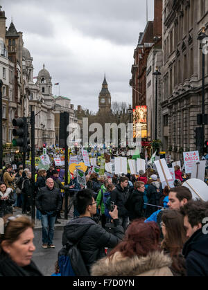 London, UK. 29th November, 2015. Police estimate 15,000 people attended the climate change ralley in central London. With a carneval atmosphere the ralley passed peacefully. A great day had by one and all. Now the real work begins in Paris. Credit:  Oliver Lynton/Alamy Live News Stock Photo