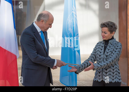 Paris, France. 28th Nov, 2015. France Minister of Foreign Affairs Laurent Fabius (L) hands over the keys of Le Bourget to the UN Framework Convention on Climate Change (UNFCCC) Christiana Figueres (R) The 21st Conference of the Parties (COP21) will start on Monday 30 November. © Jonathan Raa/Pacific Press/Alamy Live News Stock Photo