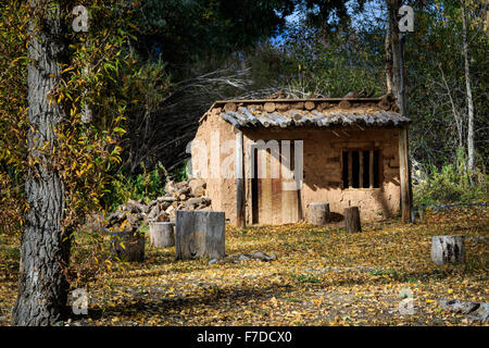 A small rustic cabin on the grounds of La Hacienda del los Martinez in Taos, NM, USA Stock Photo