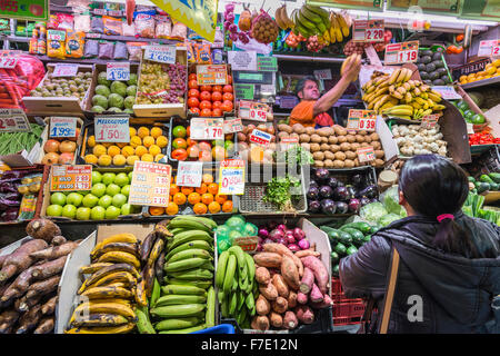 Fruit and vegetable stall in the Mercardo de Maravillas, one of the largest food markets in Europe. Calle Bravo Murillo, Madrid. Stock Photo