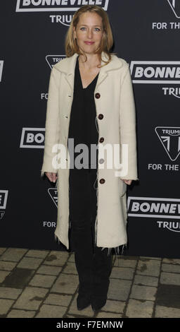 Triumph Bonneville launch party - Arrivals  Featuring: gillian anderson Where: London, United Kingdom When: 28 Oct 2015 Stock Photo