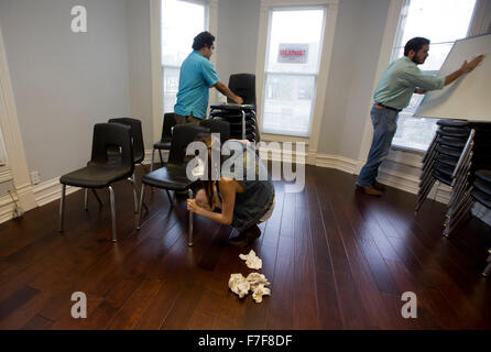 Volunteers help unpack and organize office of Texans for Bernie Sanders in preparation of the opening of the office Stock Photo