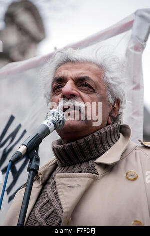 Taraq Ali speaking at Don't Attack Syria anti-war protest and march outside Downing Street London by Stop the War Nov 28th 2015P Stock Photo