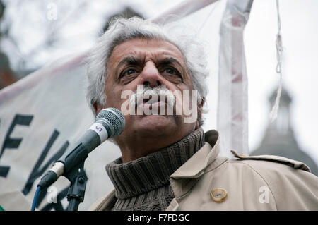 Taraq Ali speaking at Don't Attack Syria anti-war protest and march outside Downing Street London by Stop the War Nov 28th 2015 Stock Photo