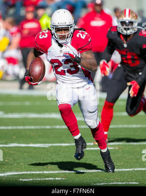 Arizona Cardinals' running back Chris Johnson (C) is surrounded by