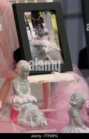 Davenport, Iowa, USA. 30th Nov, 2015. The Charlie's Smile sculptures that was based on a photograph of Charlie Wolfe sitting on a friends dog. © Kevin E. Schmidt/Quad-City Times/Quad-City Times/ZUMA Wire/Alamy Live News Stock Photo