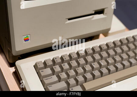 Apple Macintosh 128K computer and keyboard, circa 1984 - USA Stock Photo