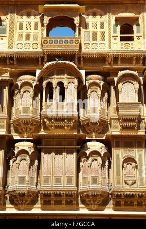 Jaisalmer - decorated carvings of facade in old haveli (mansion), Jaisalmer, Rajasthan, India Stock Photo