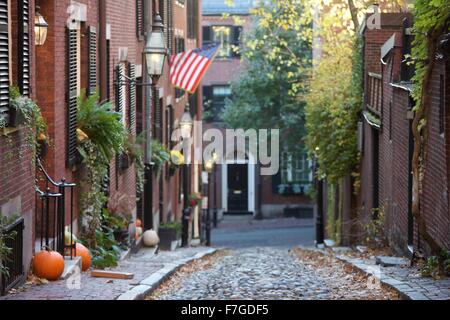 Autumn on iconic Acorn Street in the historic neighborhood of Beacon Hill, Boston, Massachusetts Stock Photo