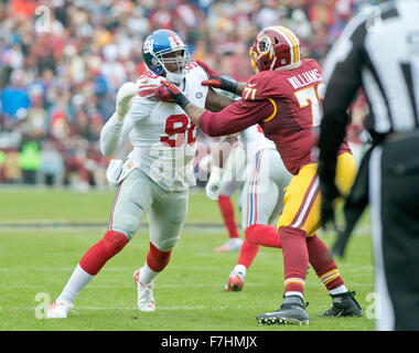 New York Giants defensive end Jason Pierre-Paul (90) rushes against Washington Redskins tackle Trent Williams (71) in first quarter action at FedEx Field in Landover, Maryland on Sunday, November 29, 2015. Credit: Ron Sachs/CNP (RESTRICTION: NO New York or New Jersey Newspapers or newspapers within a 75 mile radius of New York City) - NO WIRE SERVICE - Stock Photo