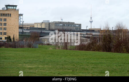 Berlin, Germany. 30th Nov, 2015. The main building of the former Templehof Airport can be seen beyond a field next to Tempelhofer Damm in Berlin, Germany, 30 November 2015. Around 2300 refugees are currently housed in three of the hangars of the former airport. Another three of the airport's seven hangars are to be occupied from mid-December 2015. By Christmas, almost 5000 people from Syria, Afghanistan, Pakistan and the former Yugoslavia will be housed there. PHOTO: BERND VON JUTRCZENKA/DPA/Alamy Live News Stock Photo