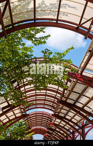 Hattiesburg Mississippi Amtrak railway station platform overhead canopy Stock Photo