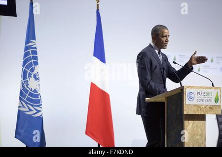Le Bourget, France. 30th November, 2015. U.S. President Barack Obama addresses the plenary session of the COP21, United Nations Climate Change Conference at the Parc des Expositions November 30, 2015 outside Paris in Le Bourget, France. Stock Photo