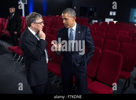 Le Bourget, France. 30th November, 2015. U.S. President Barack Obama talks with philanthropist and co-founder of Microsoft, Bill Gates following the mission innovation event at the United Nations Framework Convention on Climate Change COP21, at the Parc des Expositions November 30, 2015 outside Paris in Le Bourget, France. Stock Photo