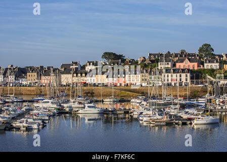 Pleasure boats and sailing boats in the harbour of Camaret-sur-Mer, Finistère, Brittany, France Stock Photo