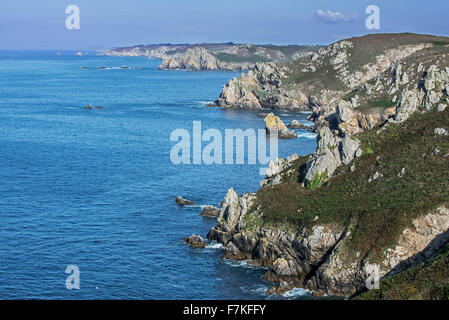 Sea cliffs at the Pointe de Penharn, Cléden-Cap-Sizun, Finistère, Brittany, France Stock Photo