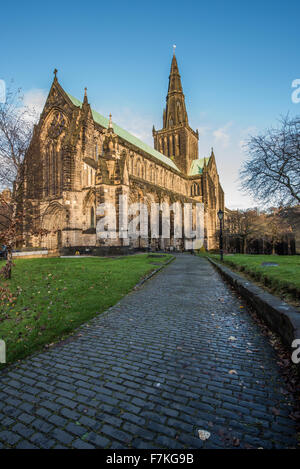 The cobbled path leading to Glasgow Cathedral Stock Photo