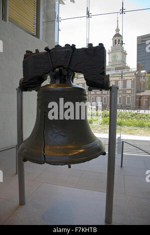 The Liberty Bell displaying crack in Liberty Bell Center with Independence Hall in the background, Philadelphia, Pennsylvania Stock Photo