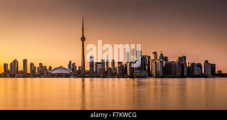 Toronto panorama at sunset viewed from Harbor Island Park Stock Photo