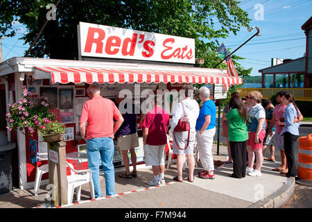 People lineup for lunch at World famous 'Reds Eats' on Wiscasset, Maine Stock Photo