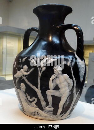 The Portland Vase; Cameo glass, probably made in Rome, 15 BC - AD 25. The Portland Vase is one of the finest surviving pieces of Roman glass, and is named after the Dukes of Portland who owned it Stock Photo