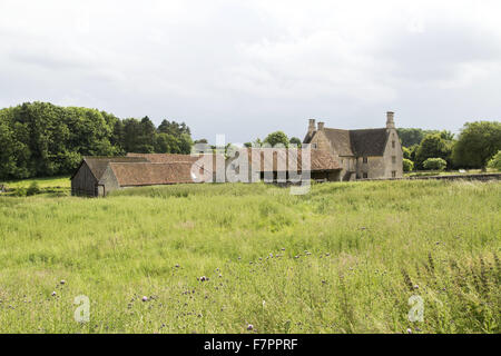 The exterior of Woolsthorpe Manor, Lincolnshire. Woolsthorpe Manor was the home of the scientist and mathematician Sir Isaac Newton. Stock Photo