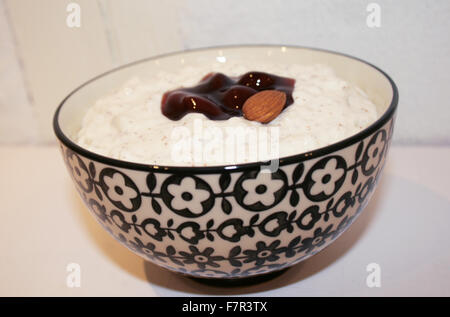 A bowl of 'Risalamande', also known as 'Riz à l'amande' pictured in Copenhagen, Denmark, 29 November 2015. The rice pudding that contains vanilla and a copious amount of whipped cream is traditionally served with cherry sauce for Christmas in Denmark. The person who finds the almond placed into the pudding by the chef is said to have a particularly lucky year ahead of her or him. Photo: JULIA WAESCHENBACH/dpa - NO WIRE SERVICE - Stock Photo