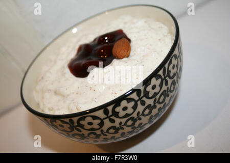 A bowl of 'Risalamande', also known as 'Riz à l'amande' pictured in Copenhagen, Denmark, 29 November 2015. The rice pudding that contains vanilla and a copious amount of whipped cream is traditionally served with cherry sauce for Christmas in Denmark. The person who finds the almond placed into the pudding by the chef is said to have a particularly lucky year ahead of her or him. Photo: JULIA WAESCHENBACH/dpa - NO WIRE SERVICE - Stock Photo