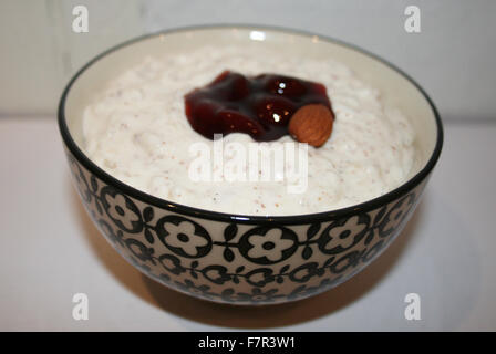 A bowl of 'Risalamande', also known as 'Riz à l'amande' pictured in Copenhagen, Denmark, 29 November 2015. The rice pudding that contains vanilla and a copious amount of whipped cream is traditionally served with cherry sauce for Christmas in Denmark. The person who finds the almond placed into the pudding by the chef is said to have a particularly lucky year ahead of her or him. Photo: JULIA WAESCHENBACH/dpa - NO WIRE SERVICE - Stock Photo