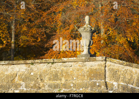 The Oxford Bridge in the autumn at Stowe, Buckinghamshire. Stowe is a landscaped garden with picture-perfect views, winding paths, lakeside walks and classical temples. Stock Photo