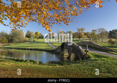 The Oxford Bridge in the autumn at Stowe, Buckinghamshire. Stowe is a landscaped garden with picture-perfect views, winding paths, lakeside walks and classical temples. Stock Photo